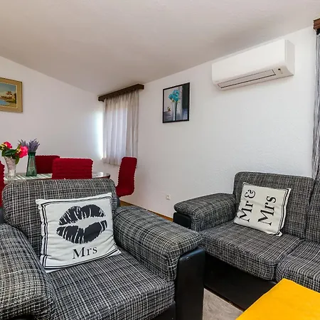 Vlado Apartment *